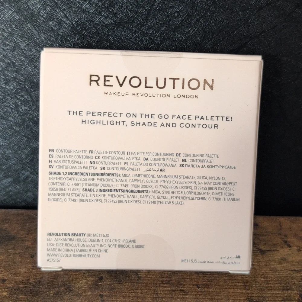 Makeup Revolution Contour Powder Compact In Shade Light